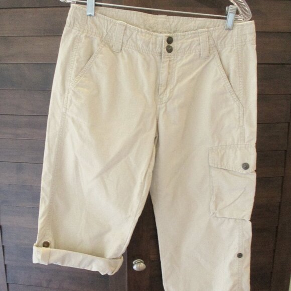 Women's Gap Mid Rise Cargo Adjustable Length Cream  Cropped Capri Pants sz 6 EUC - Picture 1 of 4